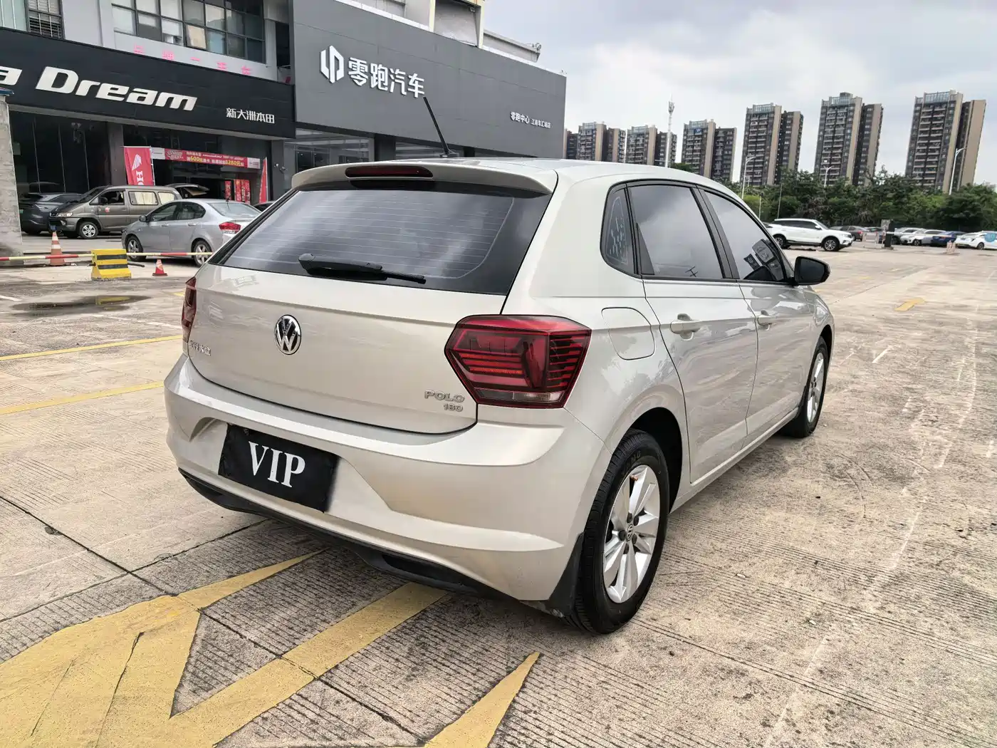 Volkswagen Polo 2019 Plus 1.5L Automatic Panorama Enjoyment Edition фото 10