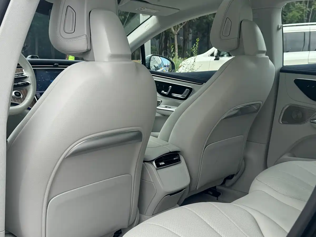 Фото 21 - Mercedes-Benz EQE