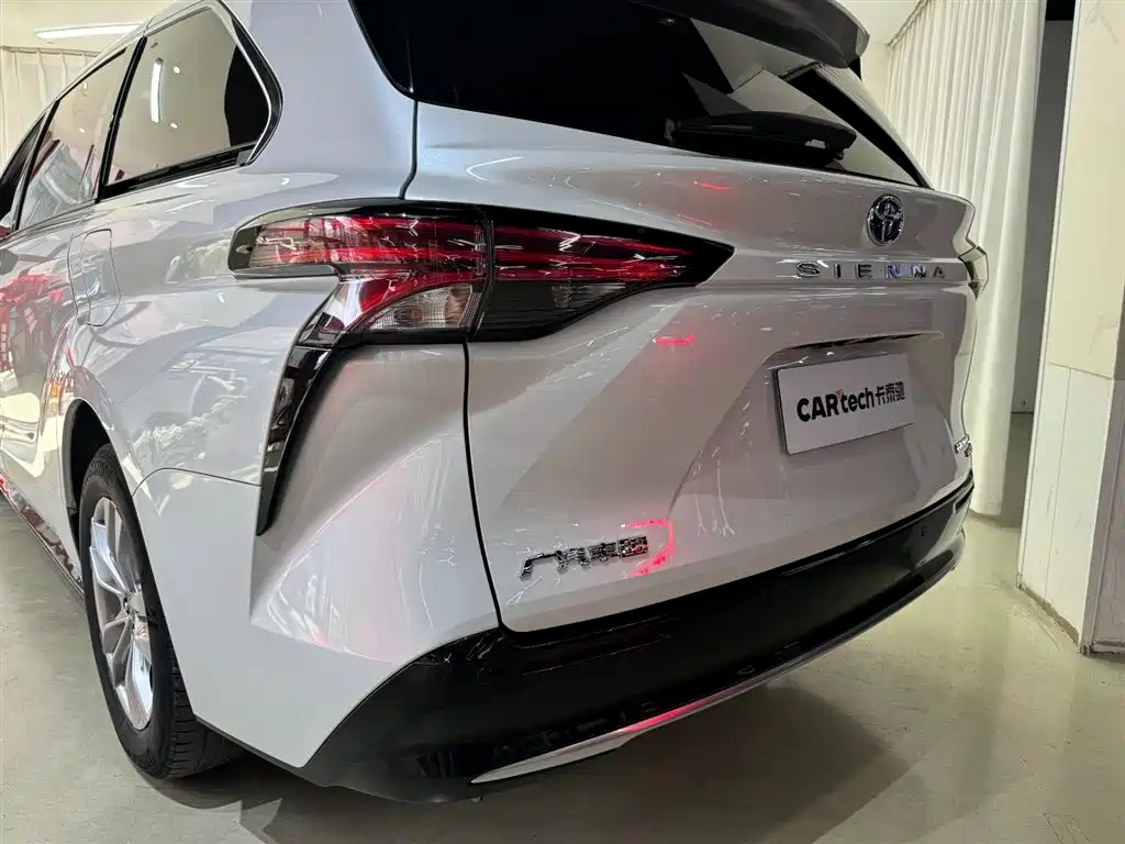 Toyota Sienna 2021 2.5L Hybrid Ultimate Edition фото 24