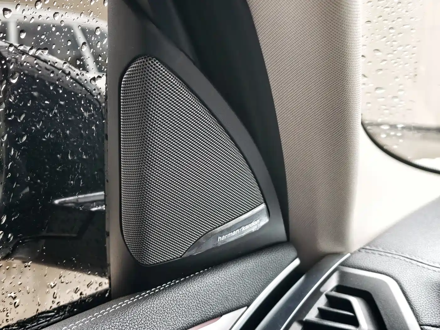 BMW iX3 2024 Innovation Leader фото 16
