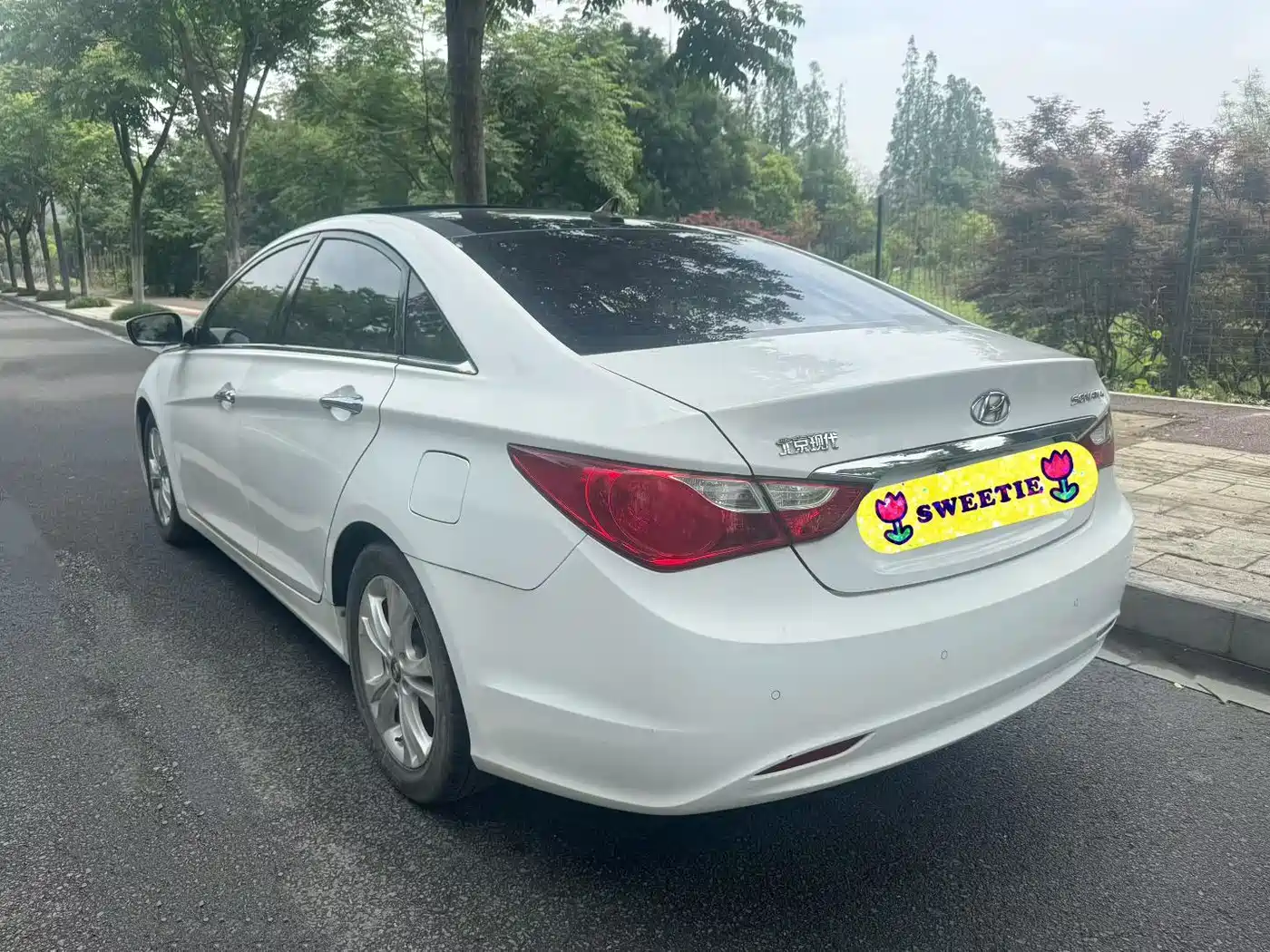 Hyundai Sonata 2011 2.0L Automatic Fashion фото 4