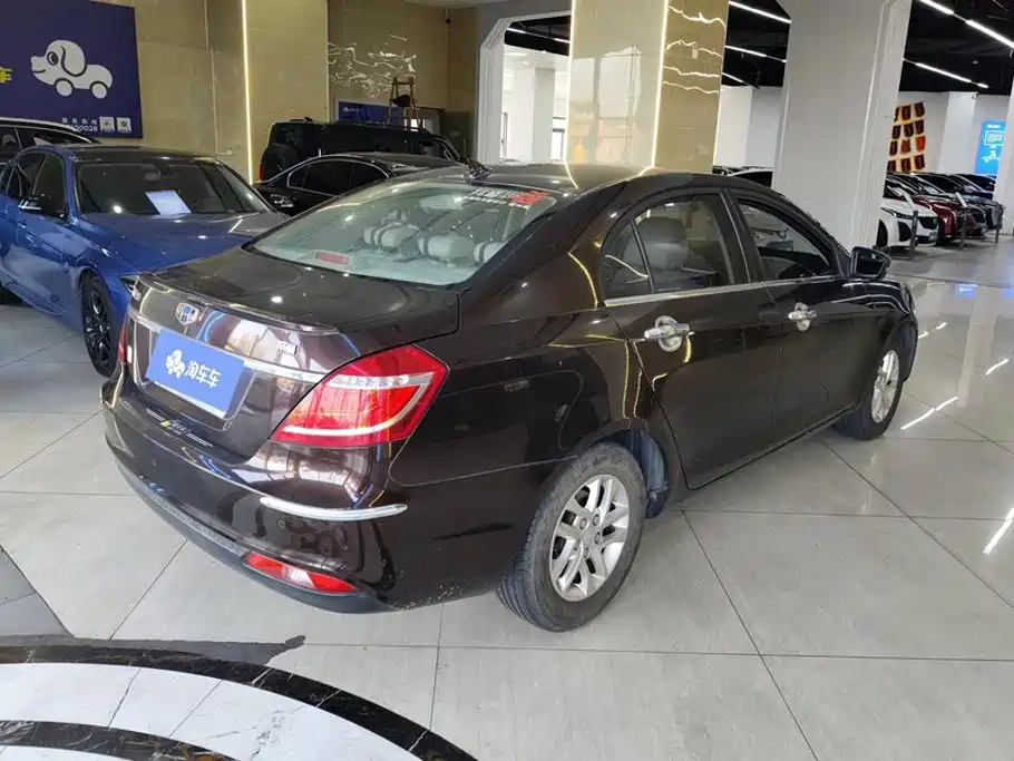 Фото 3 - Geely Emgrand