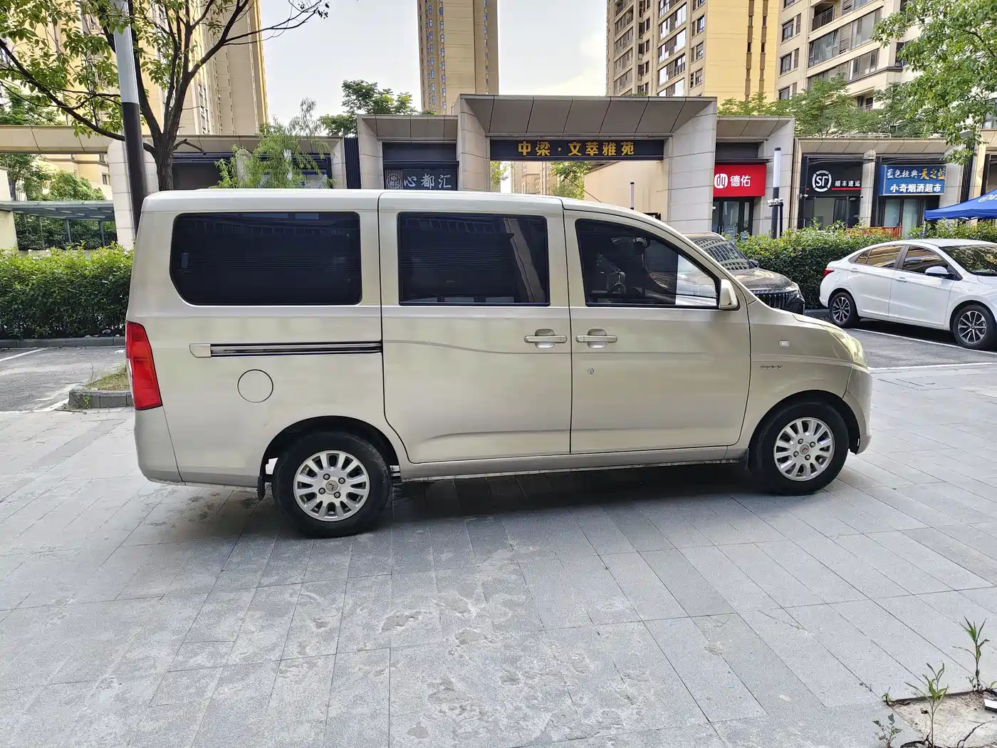 Wuling Motors Wuling Rongguang V 2017 2016 1.5L Standard