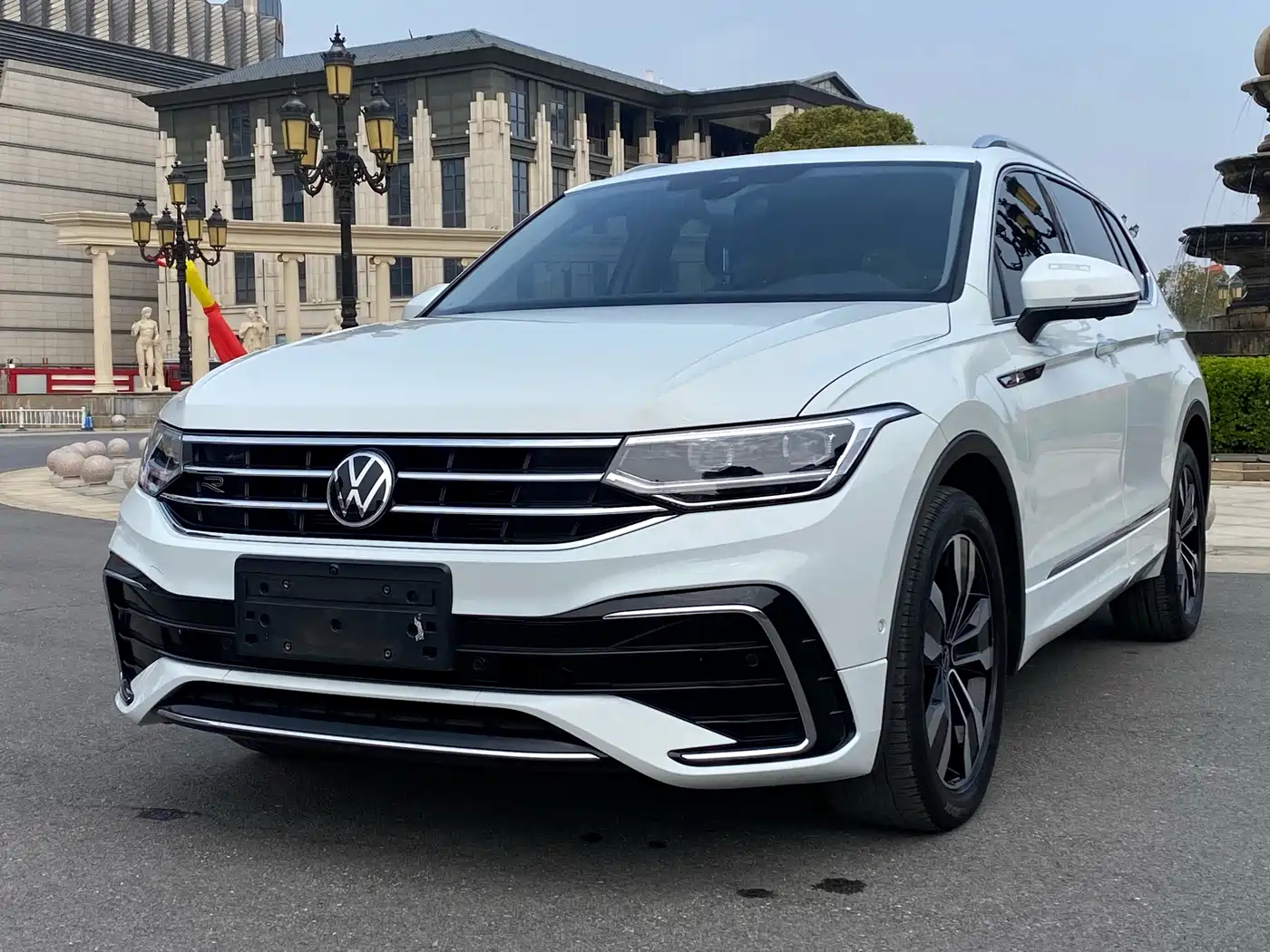 VOLKSWAGEN TIGUAN L