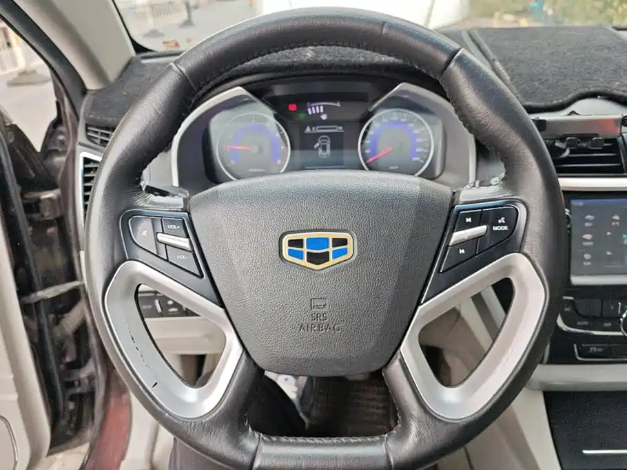 Фото 15 - Geely Emgrand