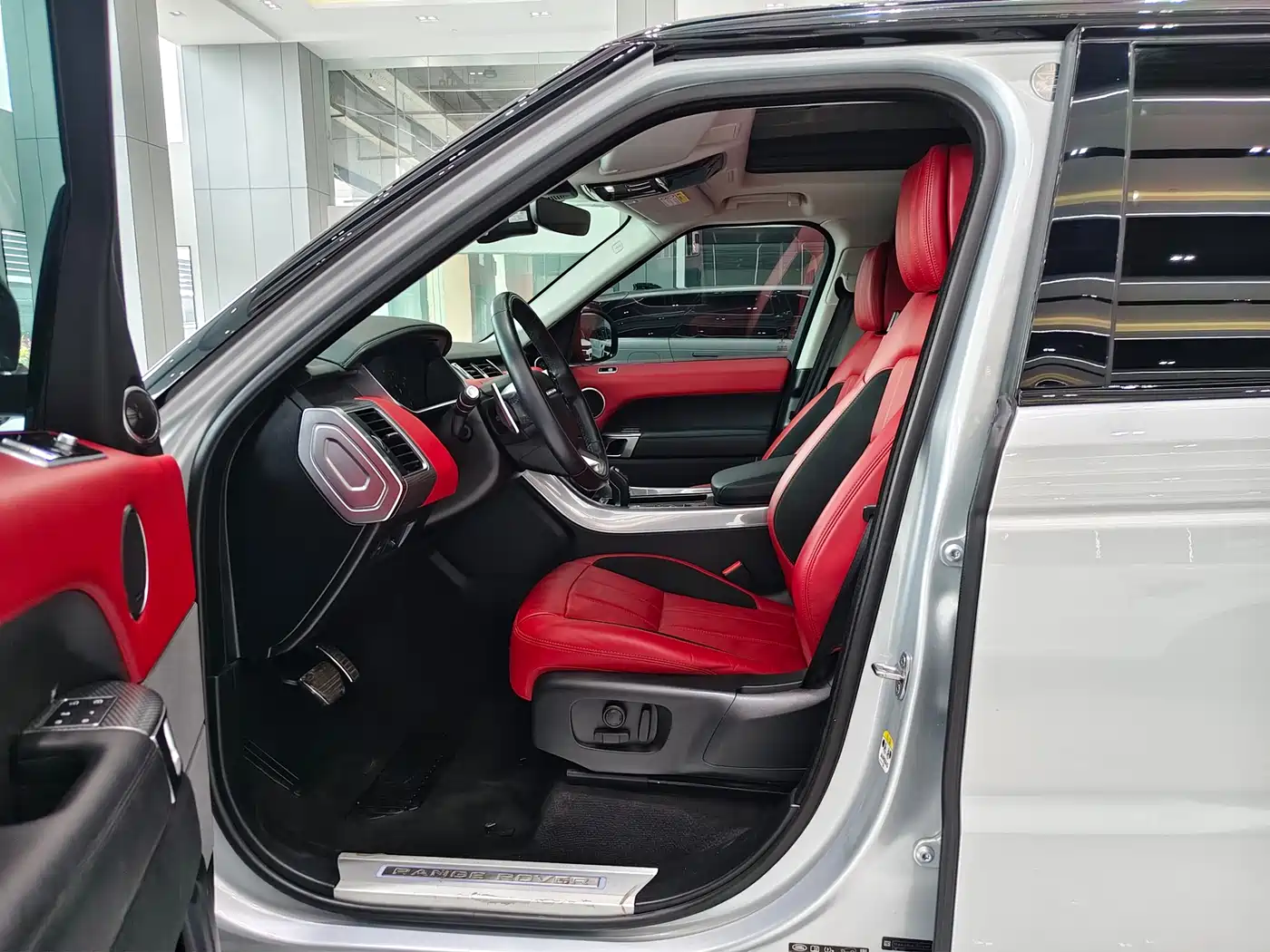 Land Rover Range Rover Sport 2022 3.0 L6 Gloss Black Edition фото 6
