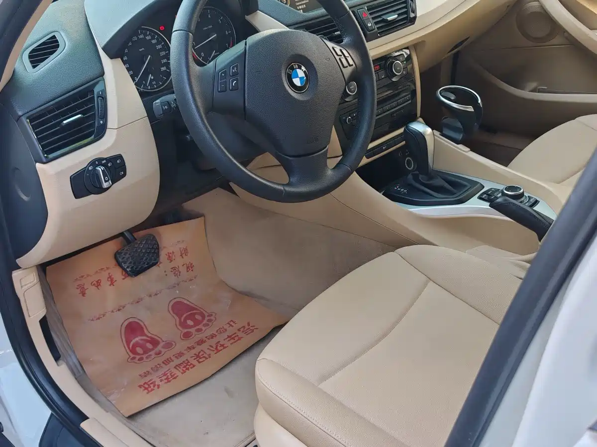 BMW X1 2013 sDrive18i Leading фото 20