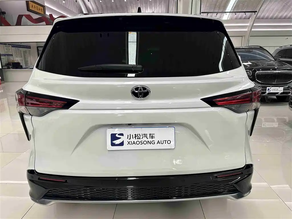 Toyota Granvia 2024 2.5L Hybrid Premium PLUS 4WD Edition фото 19