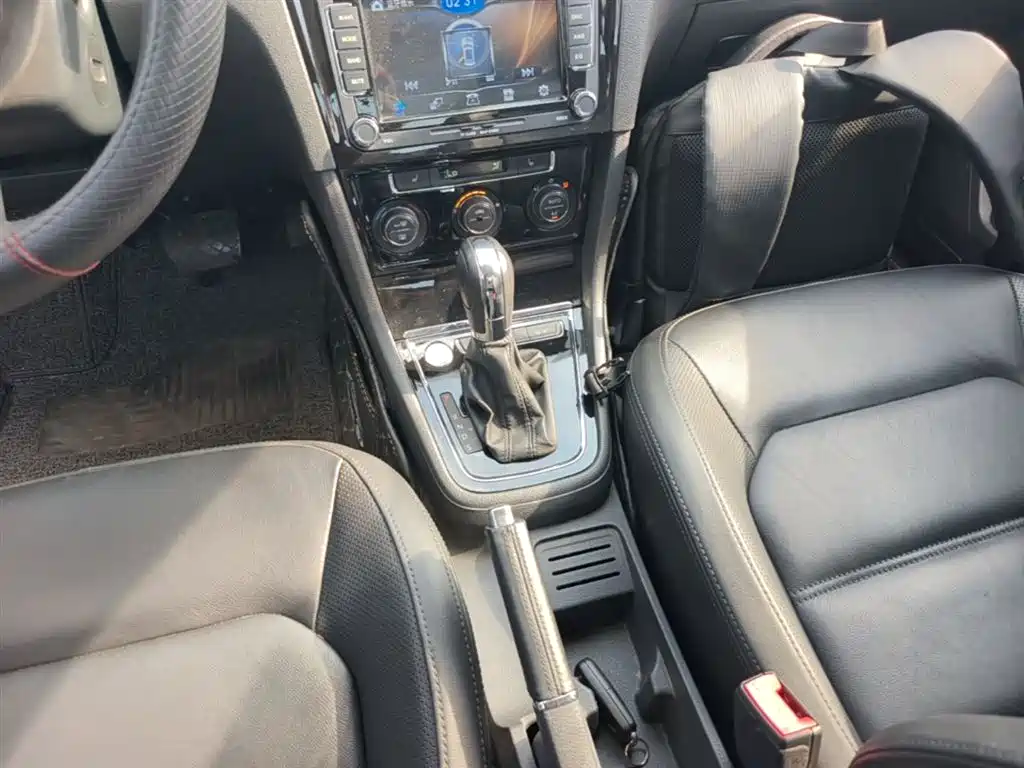 Volkswagen Bora 2014 1.6L Automatic Luxury Edition фото 14