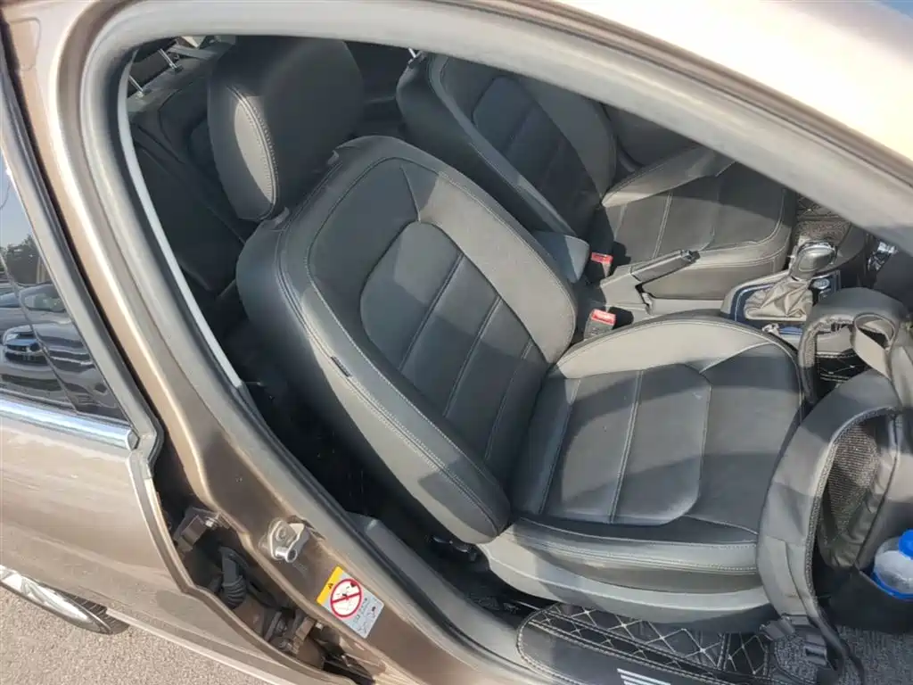Volkswagen Bora 2014 1.6L Automatic Luxury Edition фото 25
