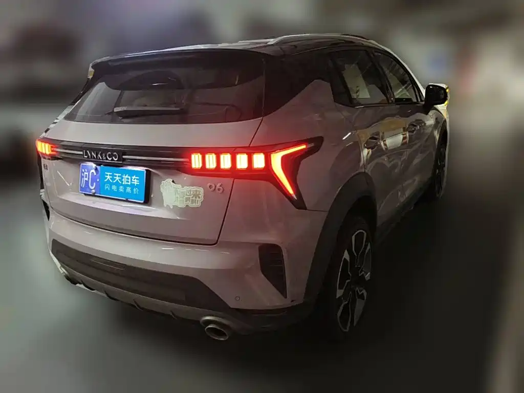Фото 2 - Lynk & Co 06