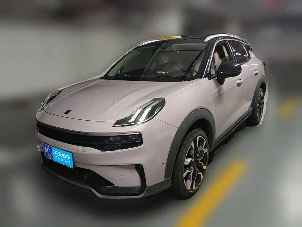 Фото 1 - Lynk & Co 06