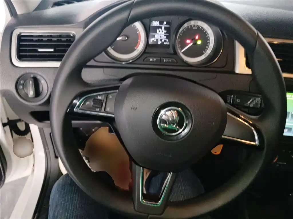 Škoda Skoda Rapid Spaceback 2019 1.5L Automatic Comfort Edition фото 8