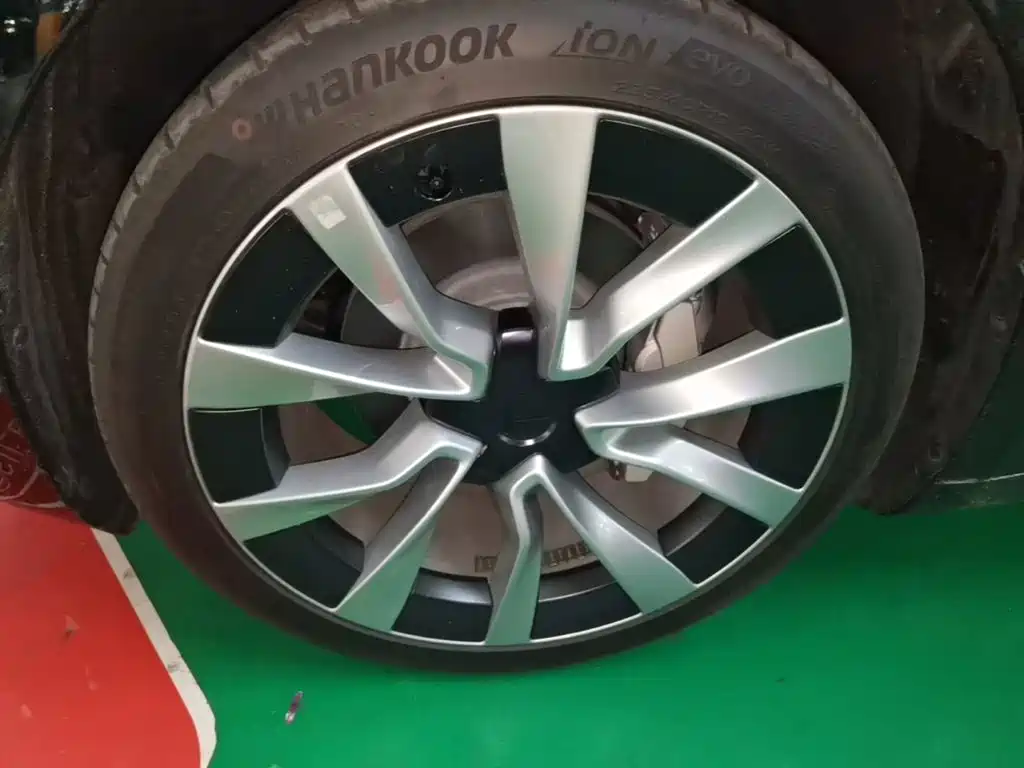 Tesla Model 3 2026 2025 Model Year Facelift Long Range Rear-Wheel Drive