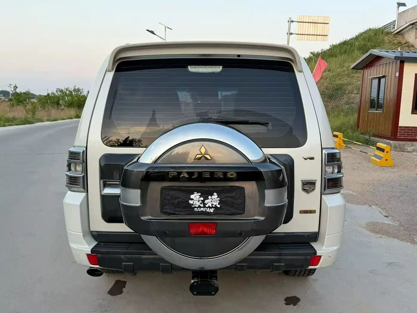 Mitsubishi Pajero (Import) 2019 3.0L Auto Standard Version фото 4