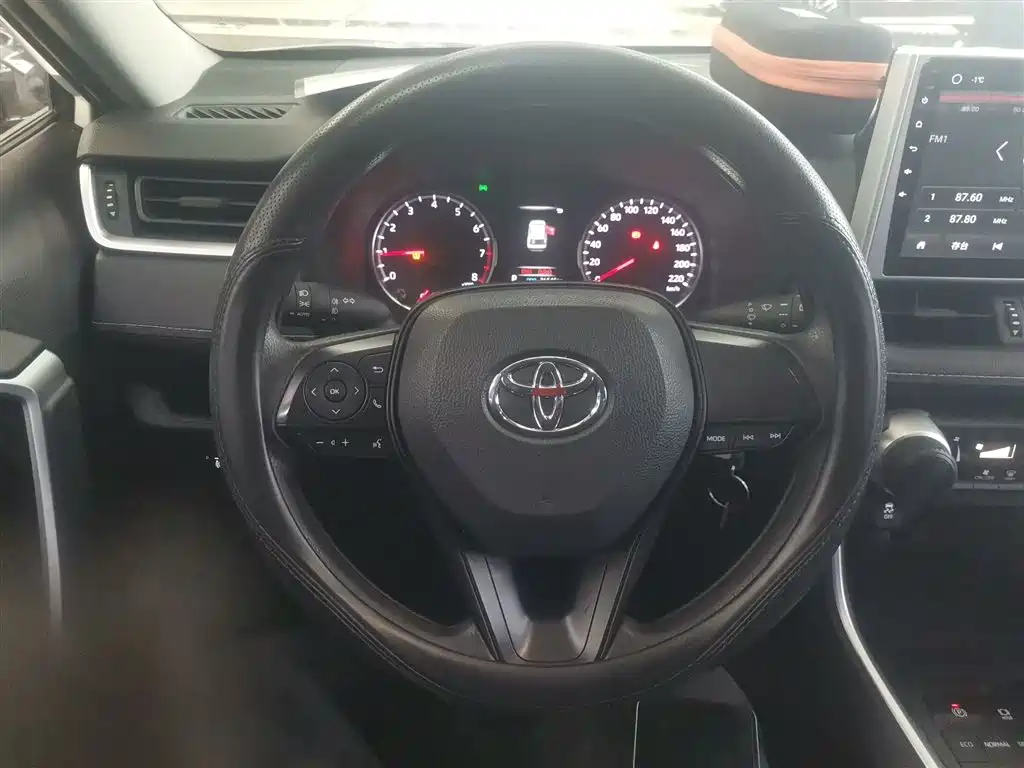 Toyota Wildlander 2023 2.0L CVT FWD LE фото 11