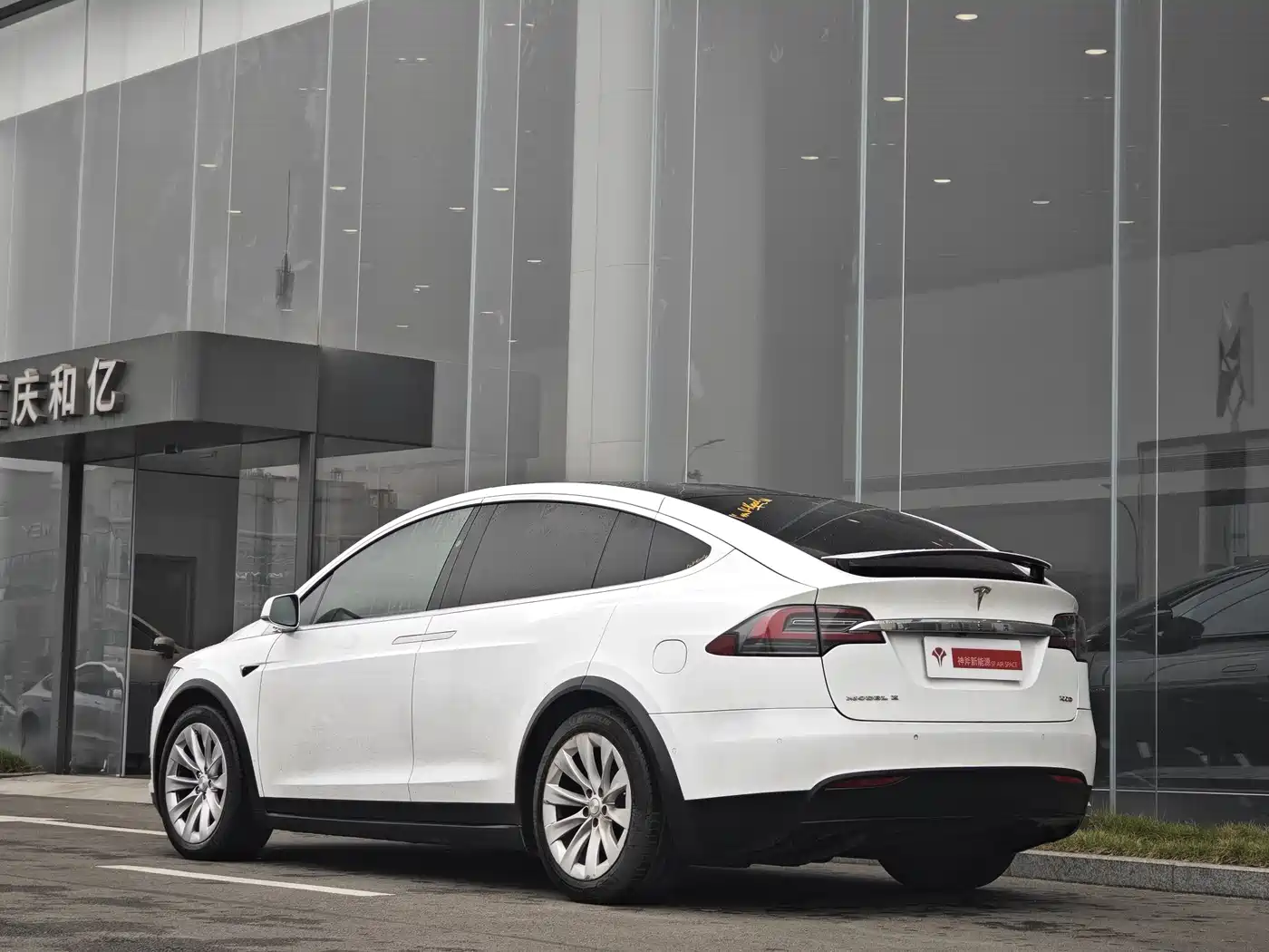 TESLA MODEL X
