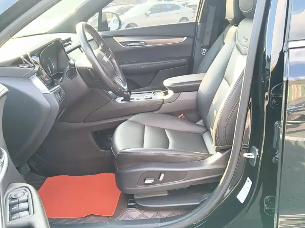 Фото 15 - Cadillac XT6