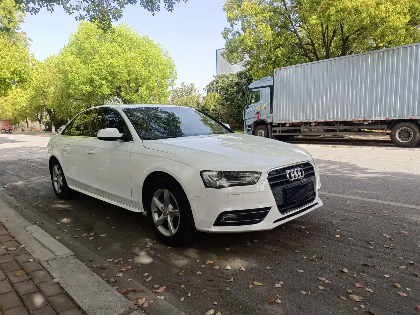 Audi A4L 2013 35 TFSI Automatic Comfort фото 2