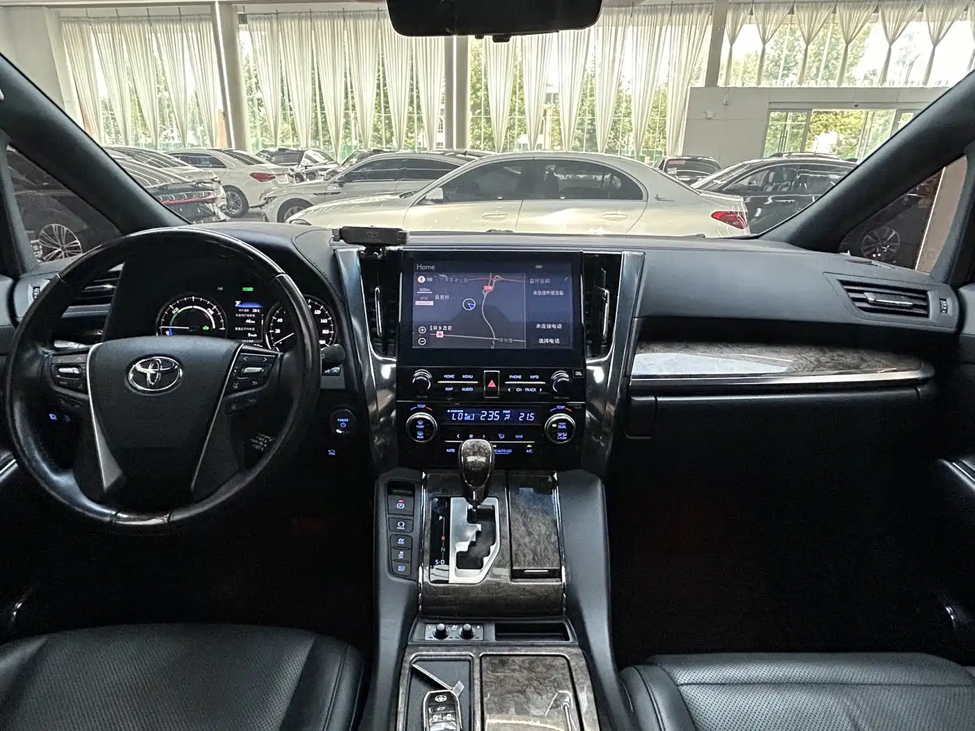 Фото 17 - Toyota Vellfire