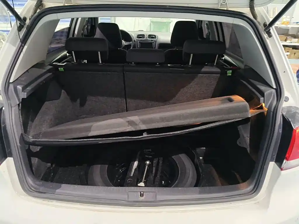 صورة 5 - Volkswagen Golf
