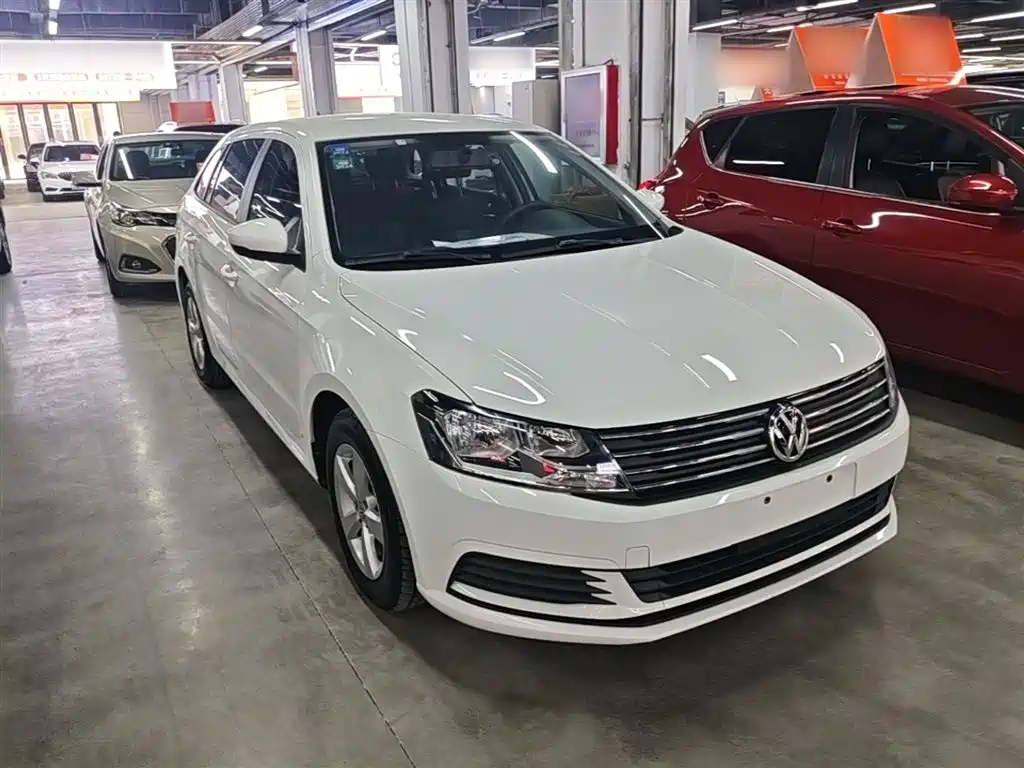 Volkswagen Lavida Tour 2015 1.6L Automatic Trend Edition фото 4