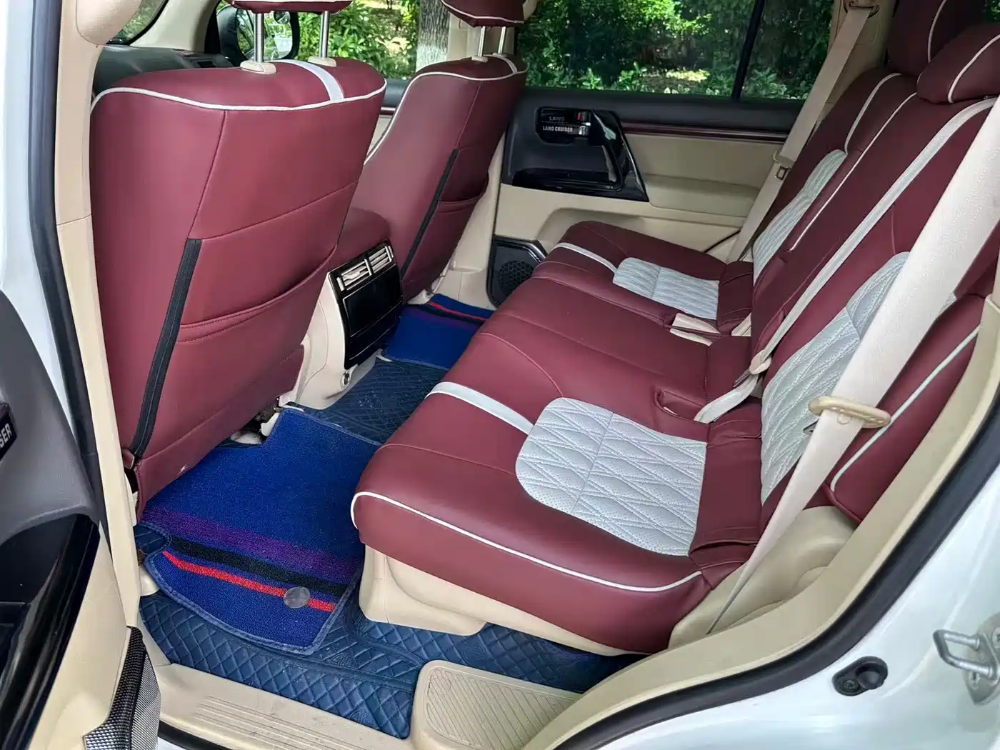 Toyota Land Cruiser (Import) 2015 4.0L V6 Middle East Low Configuration Edition фото 6