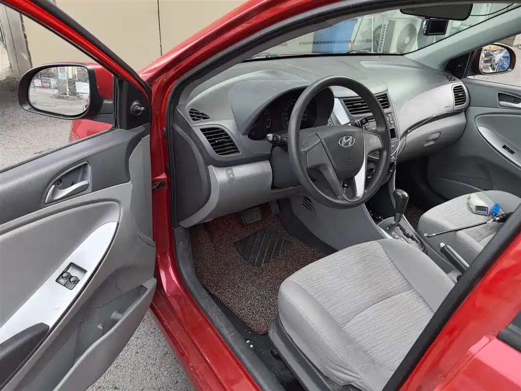 Hyundai Verna 2014 1.4L Automatic Fashion GS фото 16