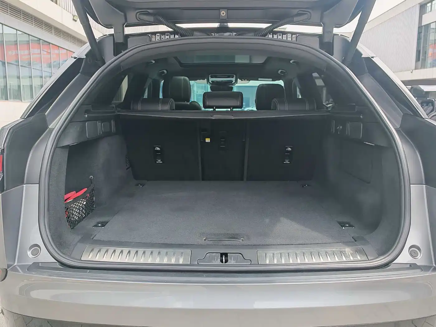 Land Rover Range Rover Velar 2021 P250 Gloss Black Collector's Edition фото 8