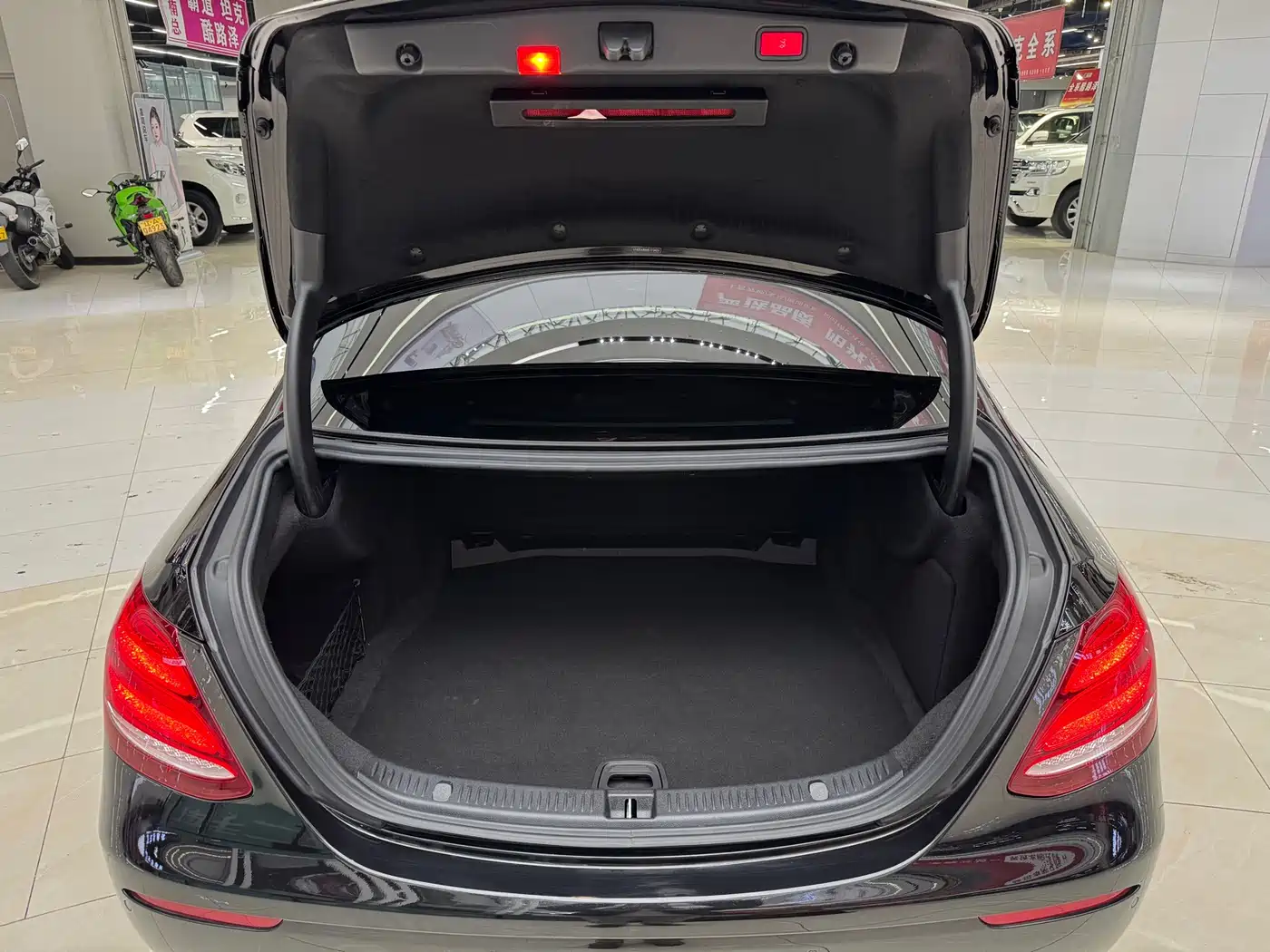 Mercedes-Benz E-Class 2016 E 300 L Luxury фото 8