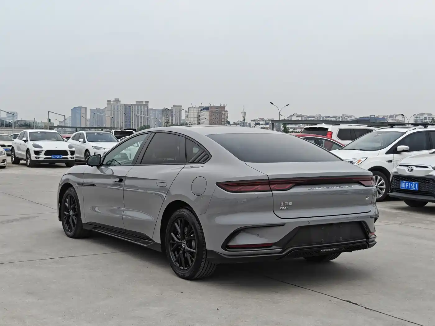 BYD Han 2025 DM-i 125KM Elite фото 6