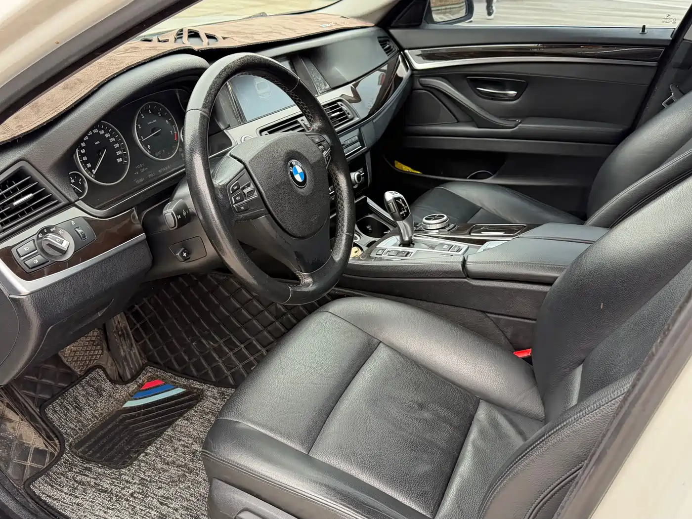 BMW 5 Series 2014 525Li Leading фото 9