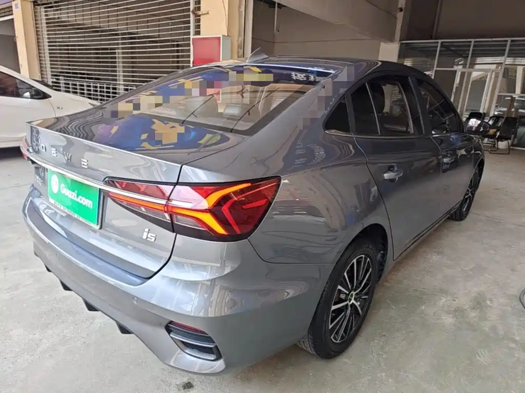 Фото 5 - Roewe i5