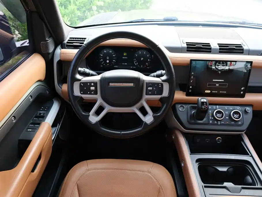 Photo 12 - Land Rover Defender