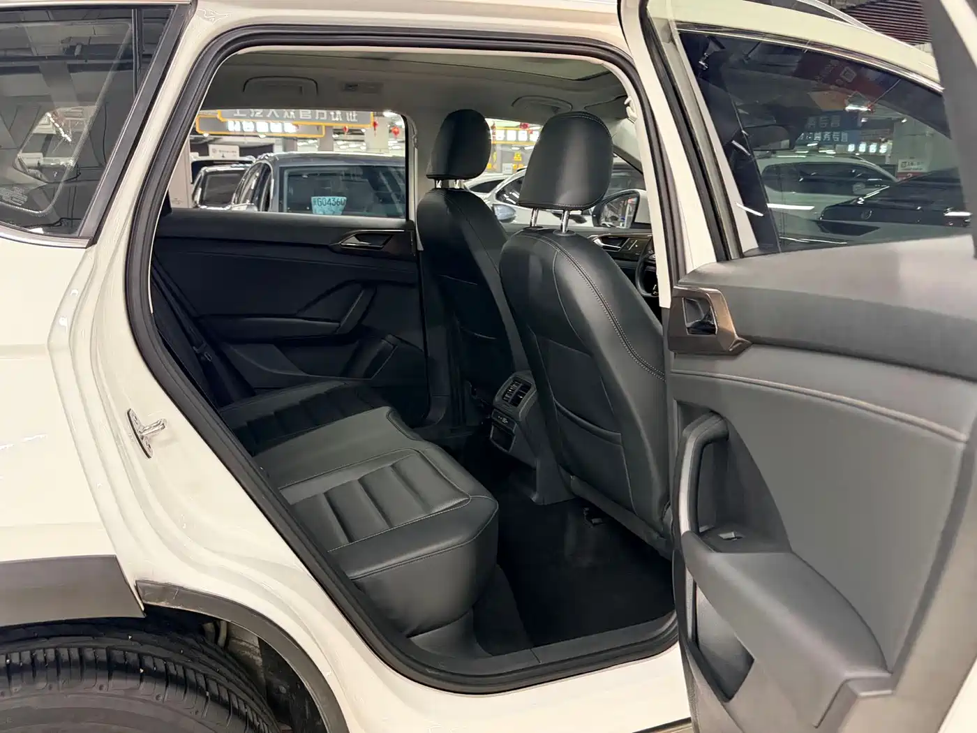 Volkswagen Tharu 2022 280TSI FWD Luxury Edition фото 11