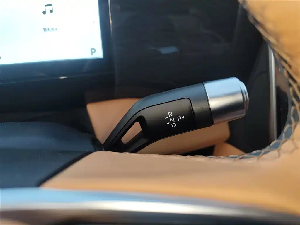 Geely Galaxy Galaxy L7 2025 EM-i 115km Explorer+ Edition фото 14
