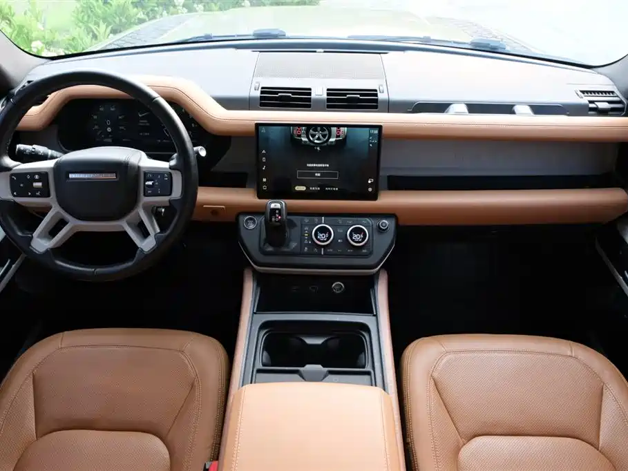 Photo 14 - Land Rover Defender