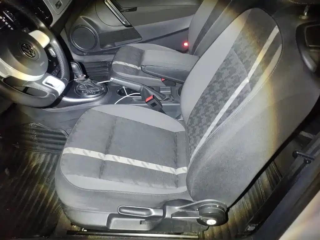 Volkswagen Beetle 2018 180TSI Easy Joy Edition фото 8