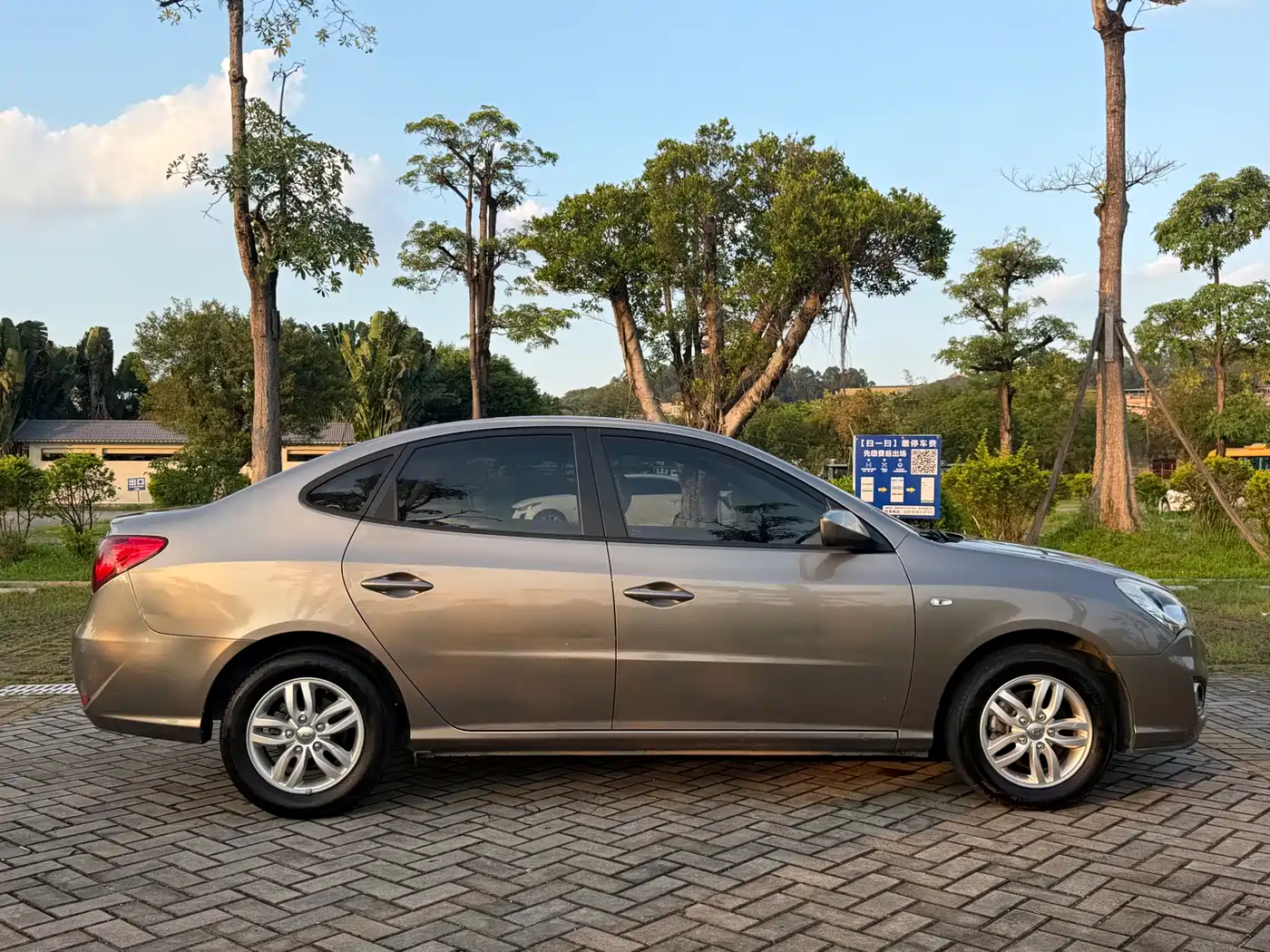 Hyundai Elantra 2011 1.6L Manual Comfort фото 8