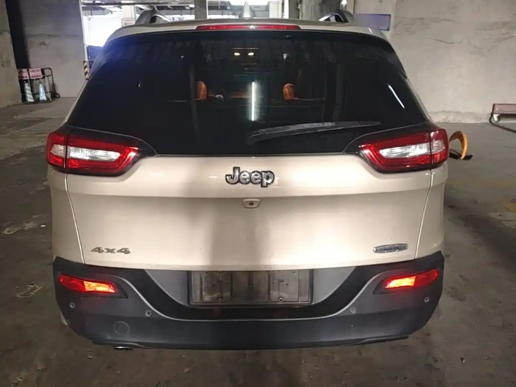Jeep Cherokee (Import) 2015 2014 2.4L Luxury