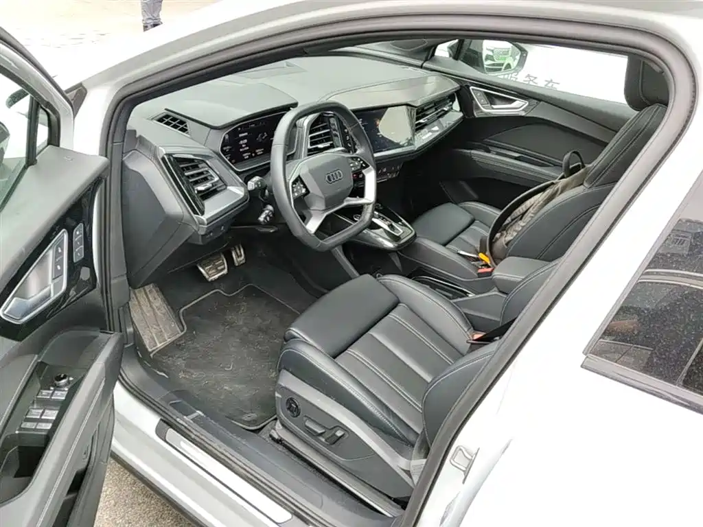 Audi Q4 e-tron 2024 50 e-tron quattro Creation Night Edition фото 23