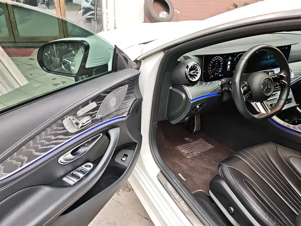 MERCEDES-BENZ CLS