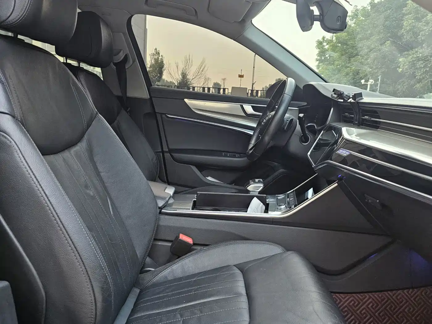 Фото 14 - Audi A6L