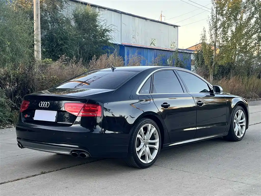 Audi S8 2013 S8 4.0TFSI quattro фото 8