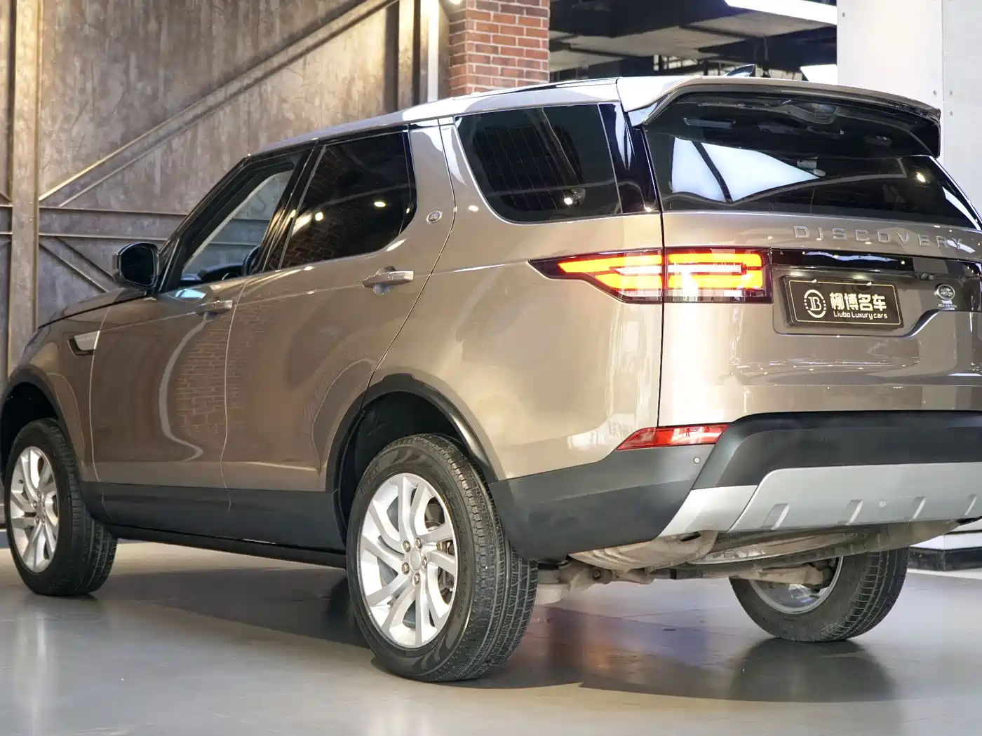 Land Rover Discovery 2017 3.0 SC V6 HSE фото 7