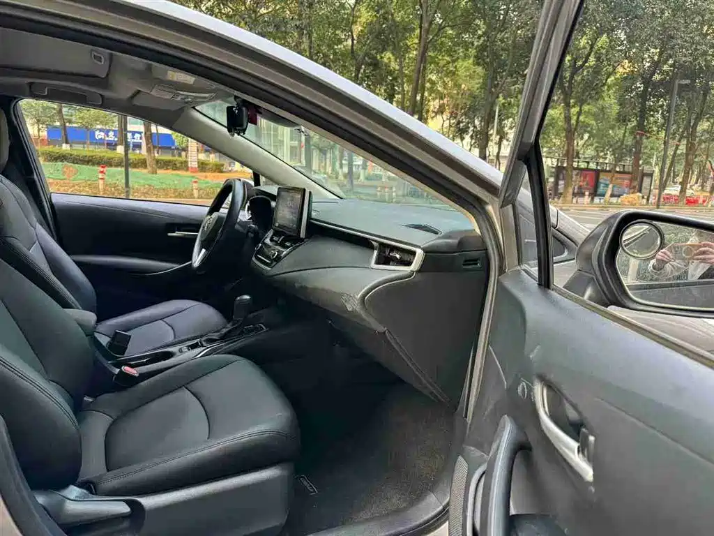 Toyota Corolla 2019 1.2T S-CVT GL-i Elite Edition фото 6