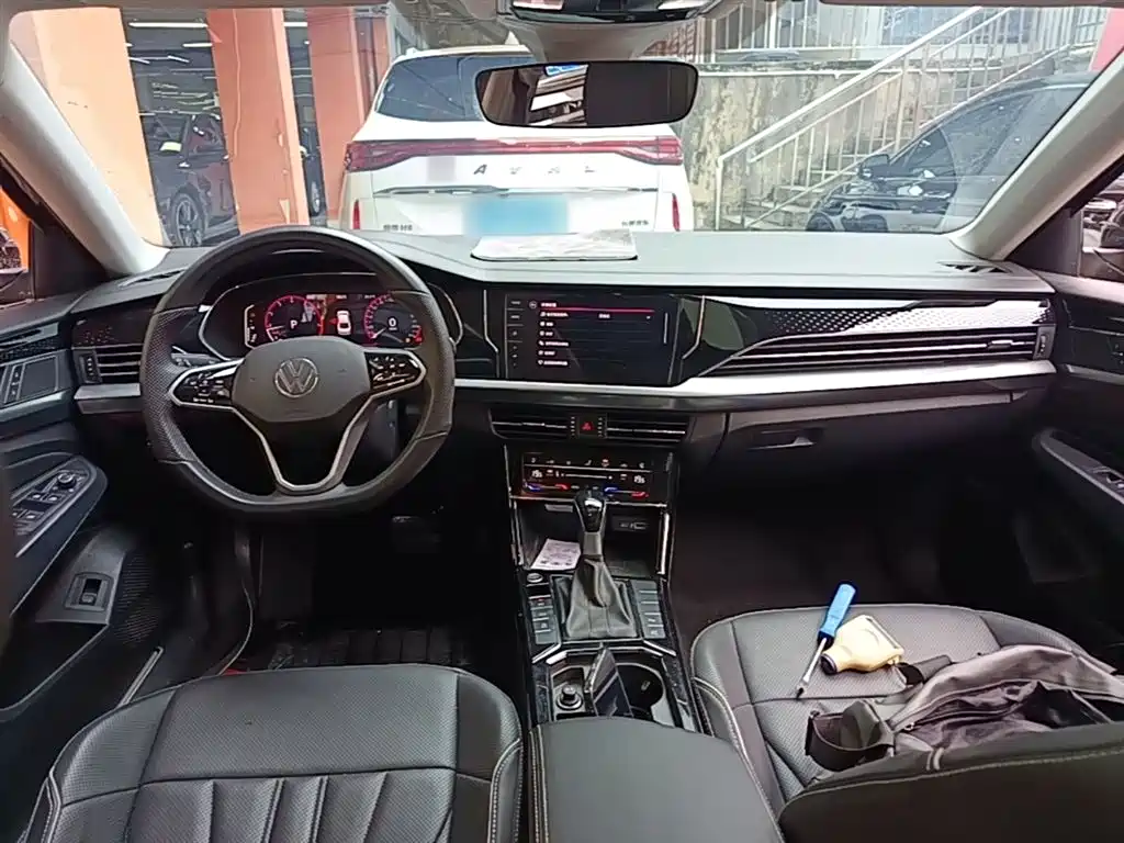 Volkswagen Passat 2024 380TSI Luxury фото 10