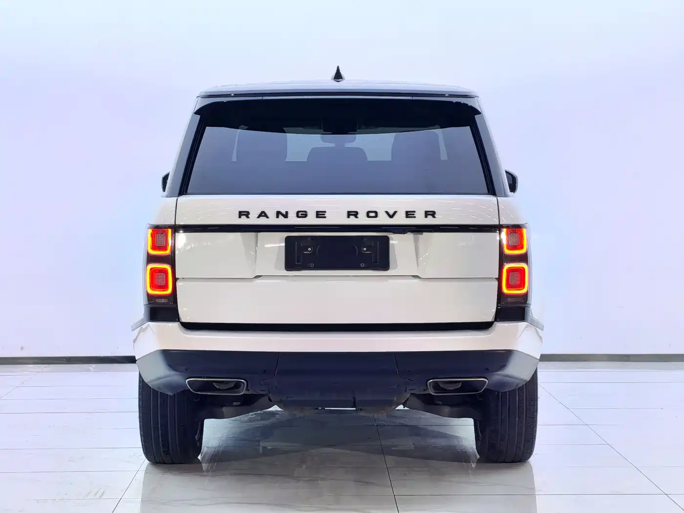 Land Rover Range Rover 2020 3.0 L6 Heritage Edition фото 19