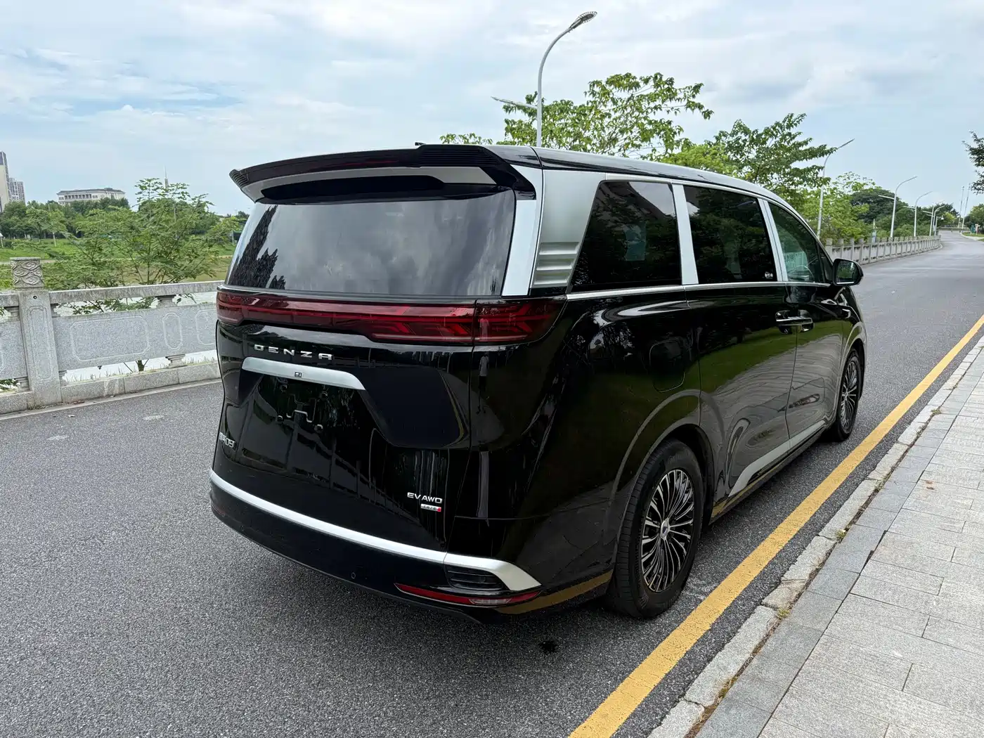 Denza D9 2026 2025 EV Smart Drive Edition 600 AWD Luxury