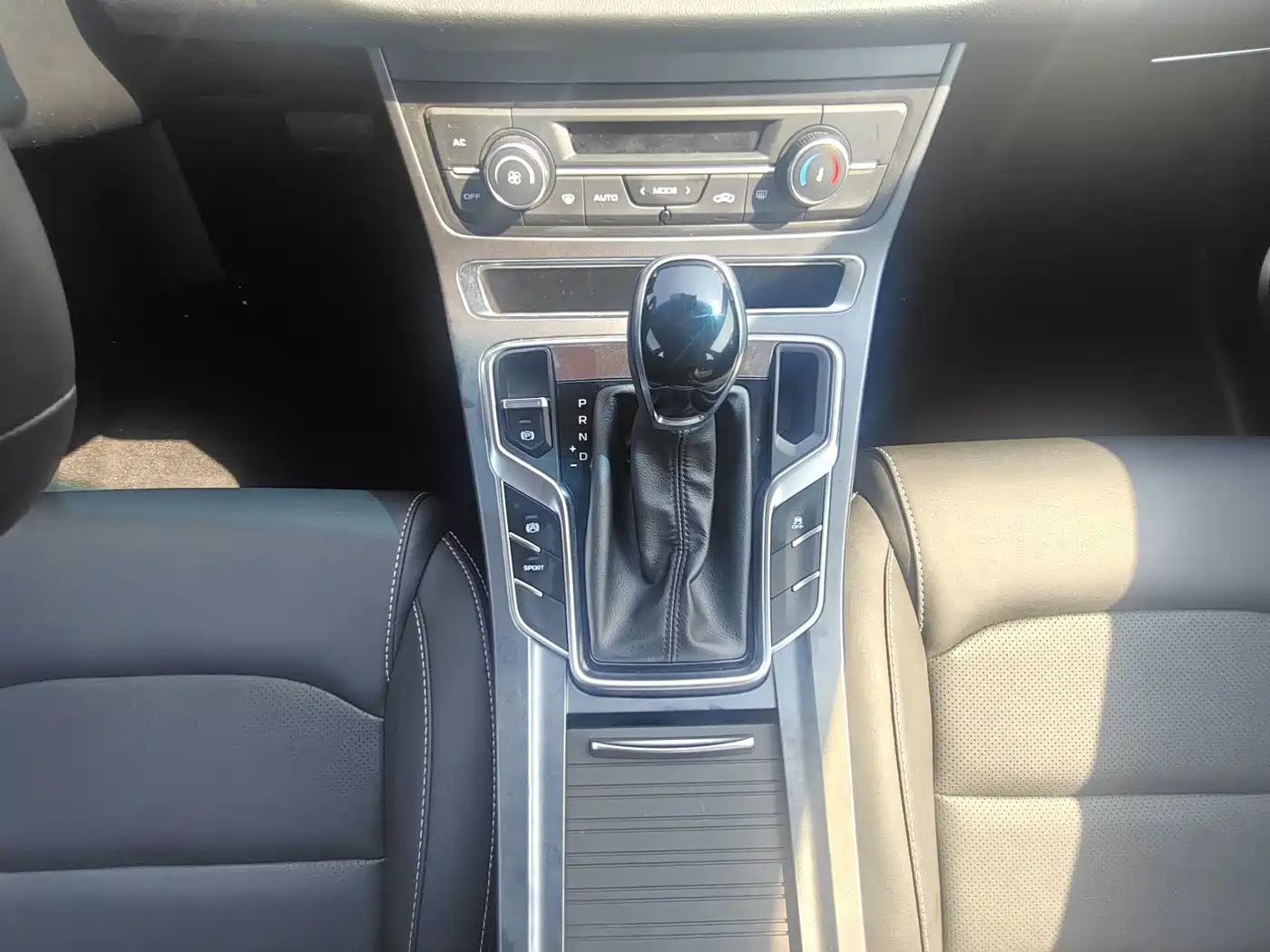 Фото 6 - Geely Emgrand